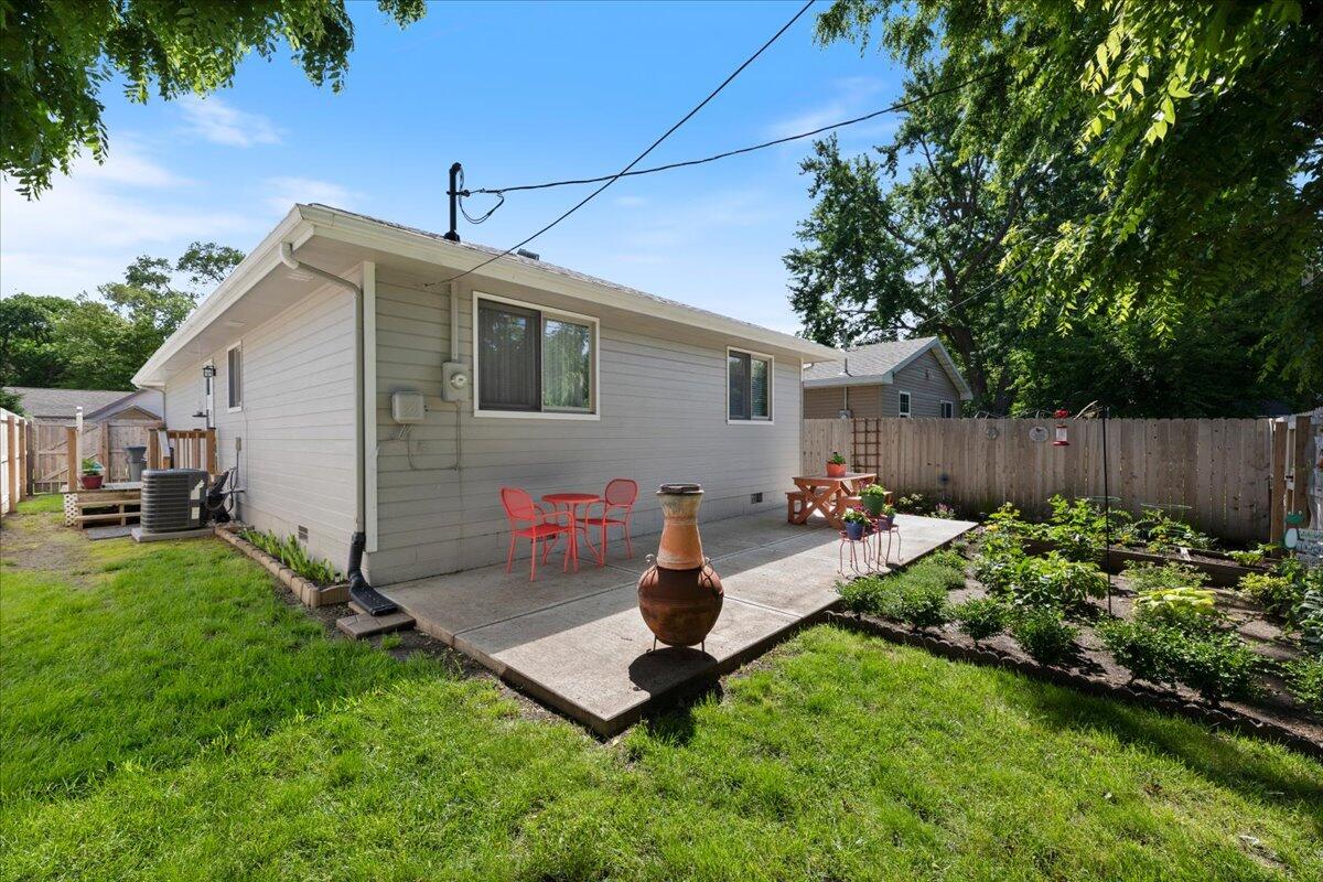 106 BLACK HAWK Street