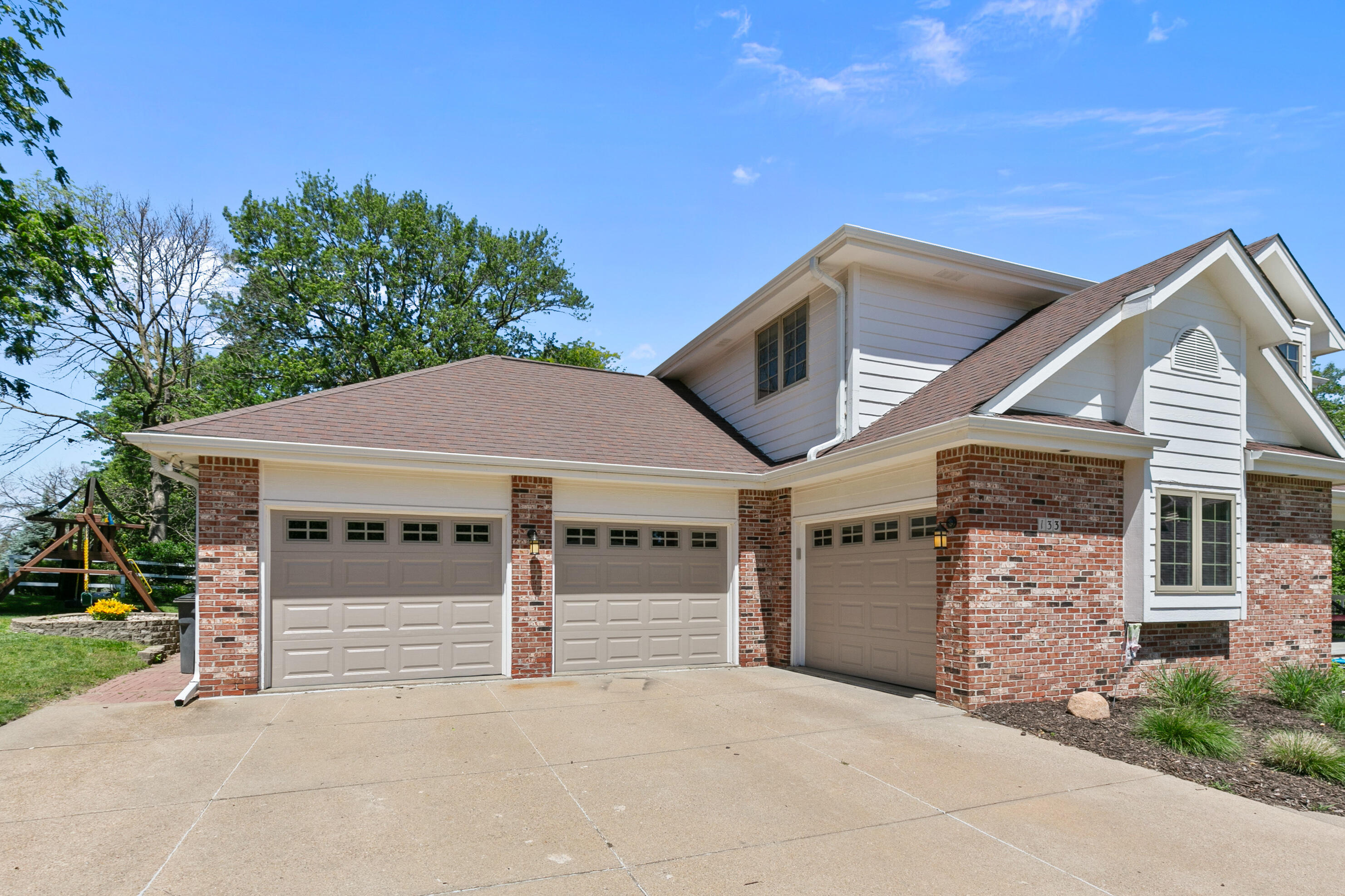 133 SUNNY RIDGE Drive