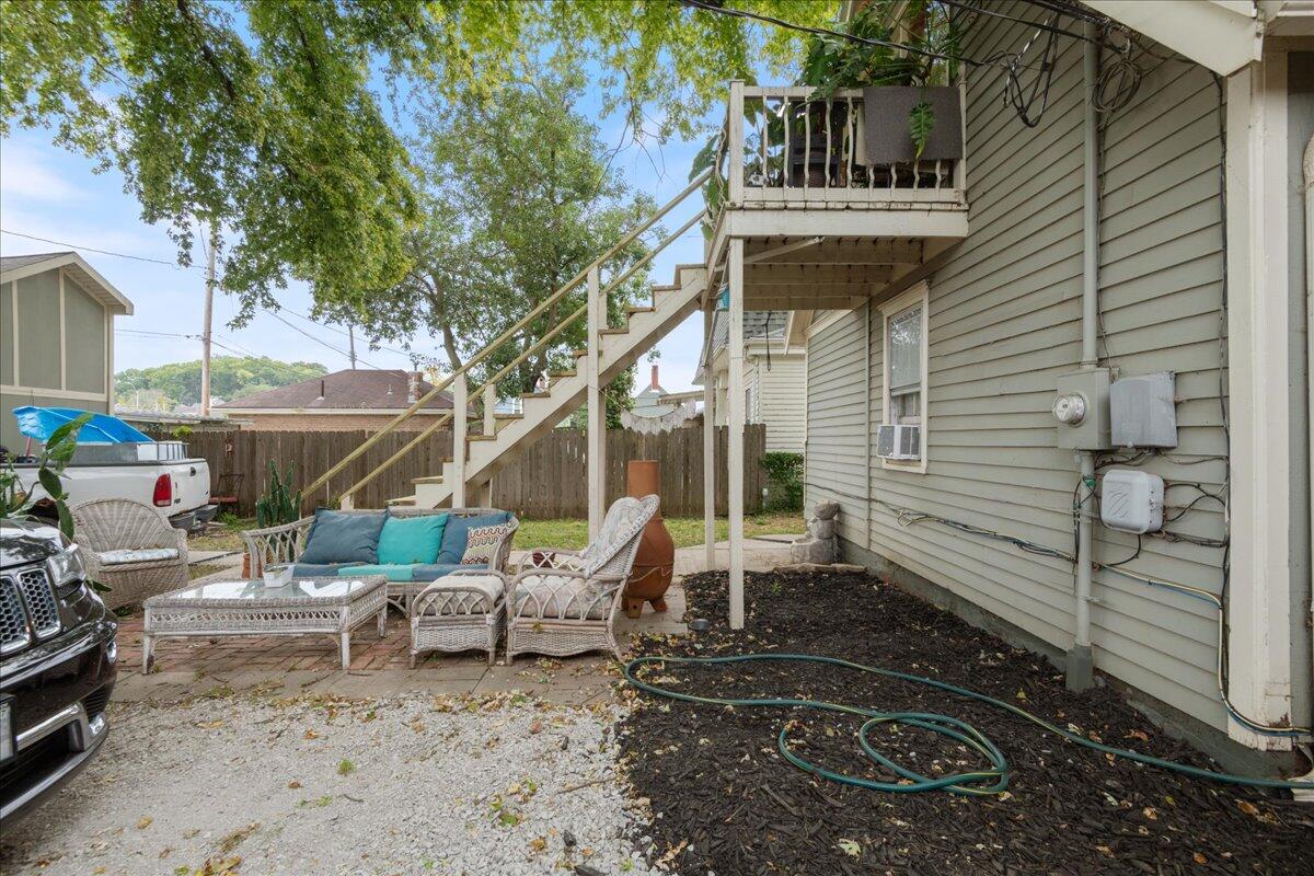 137 BENTON Street