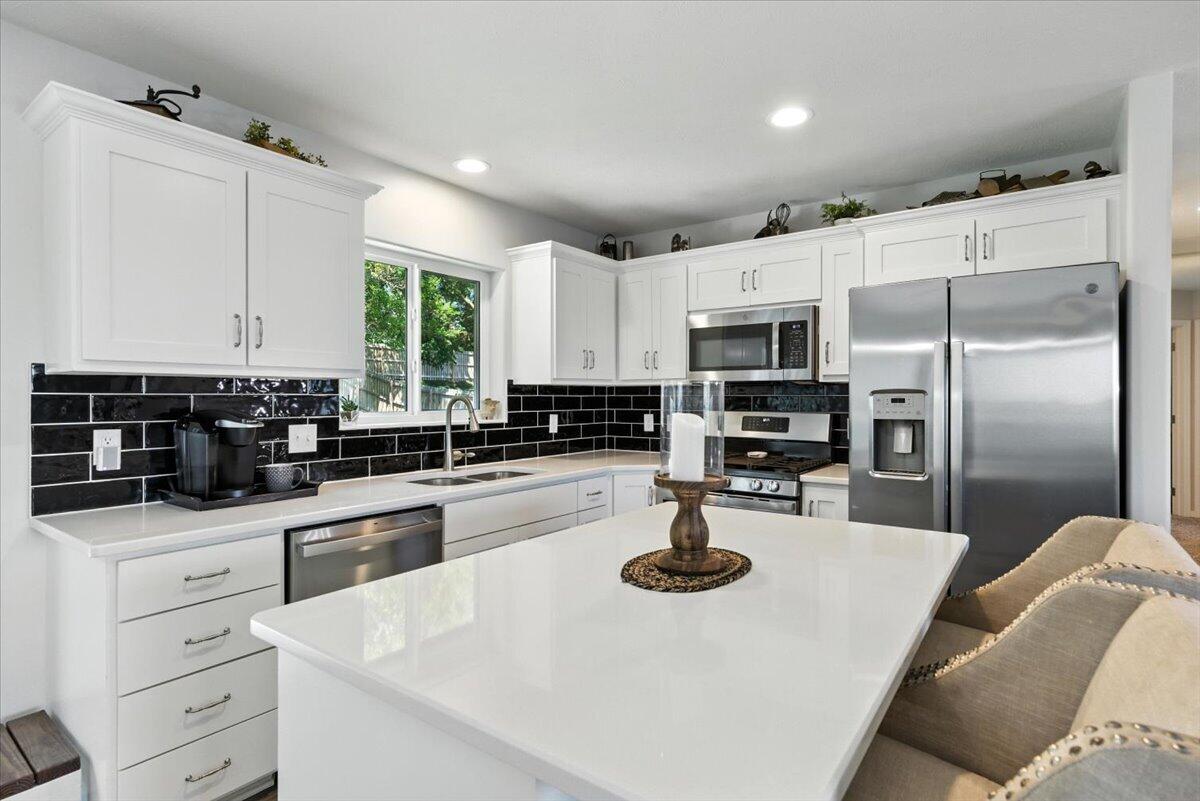 104 MAPLEWOOD Circle