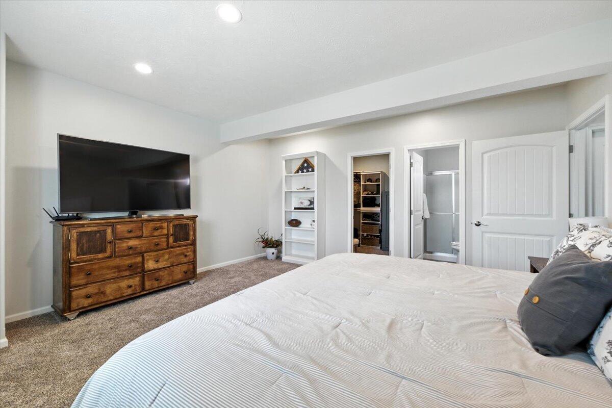 104 MAPLEWOOD Circle
