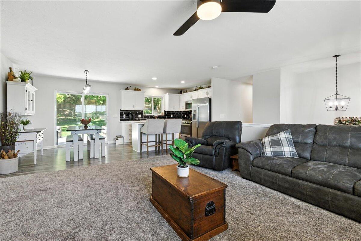 104 MAPLEWOOD Circle