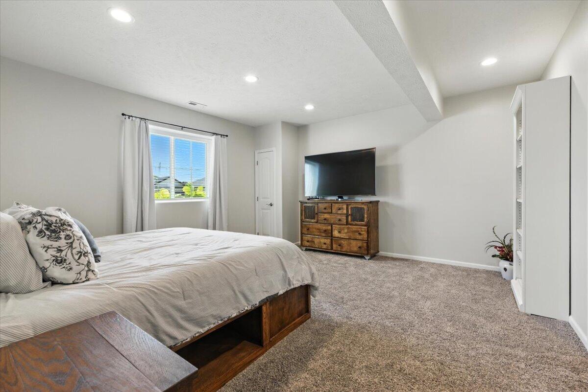 104 MAPLEWOOD Circle