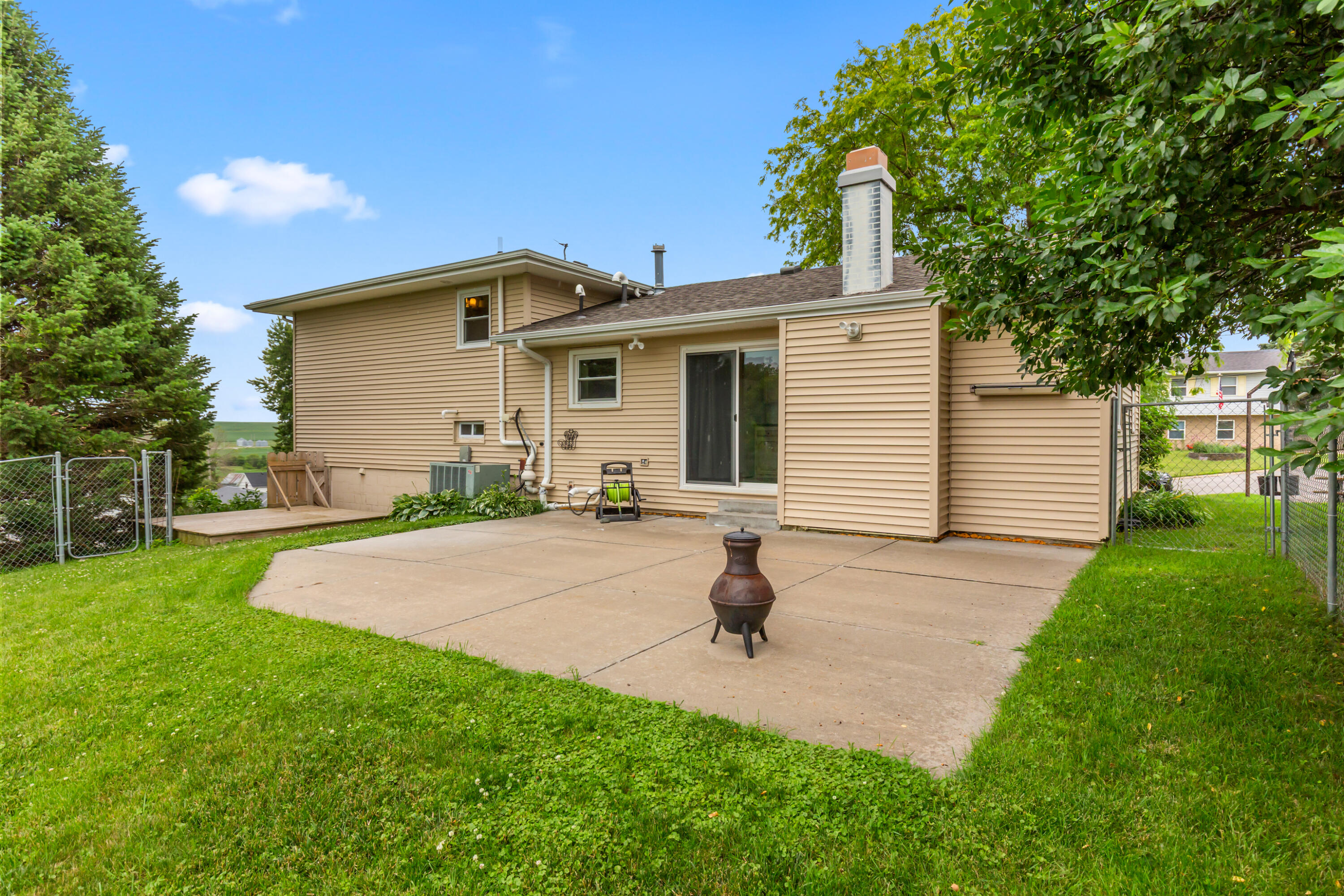 100 HILLSIDE Drive