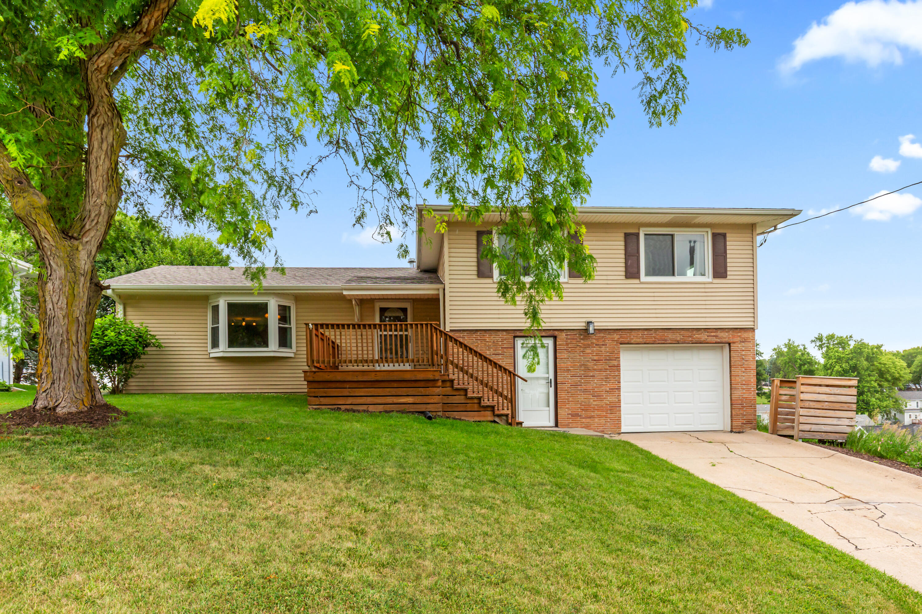 100 HILLSIDE Drive