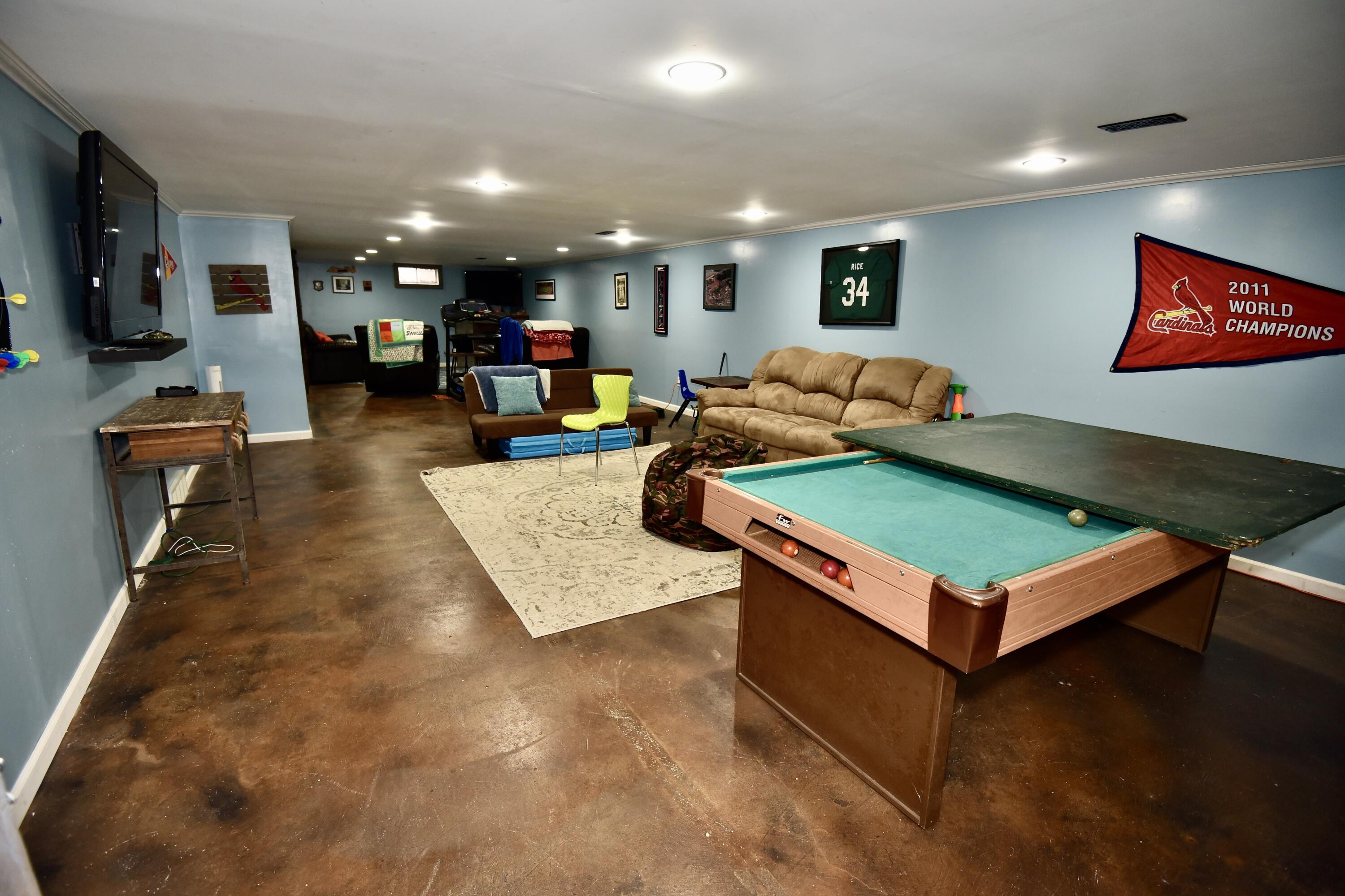 717 SCHUEMAN Court