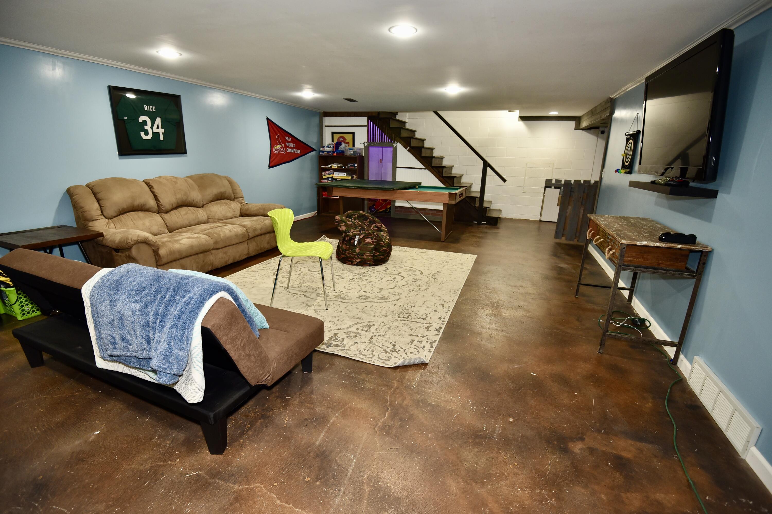 717 SCHUEMAN Court