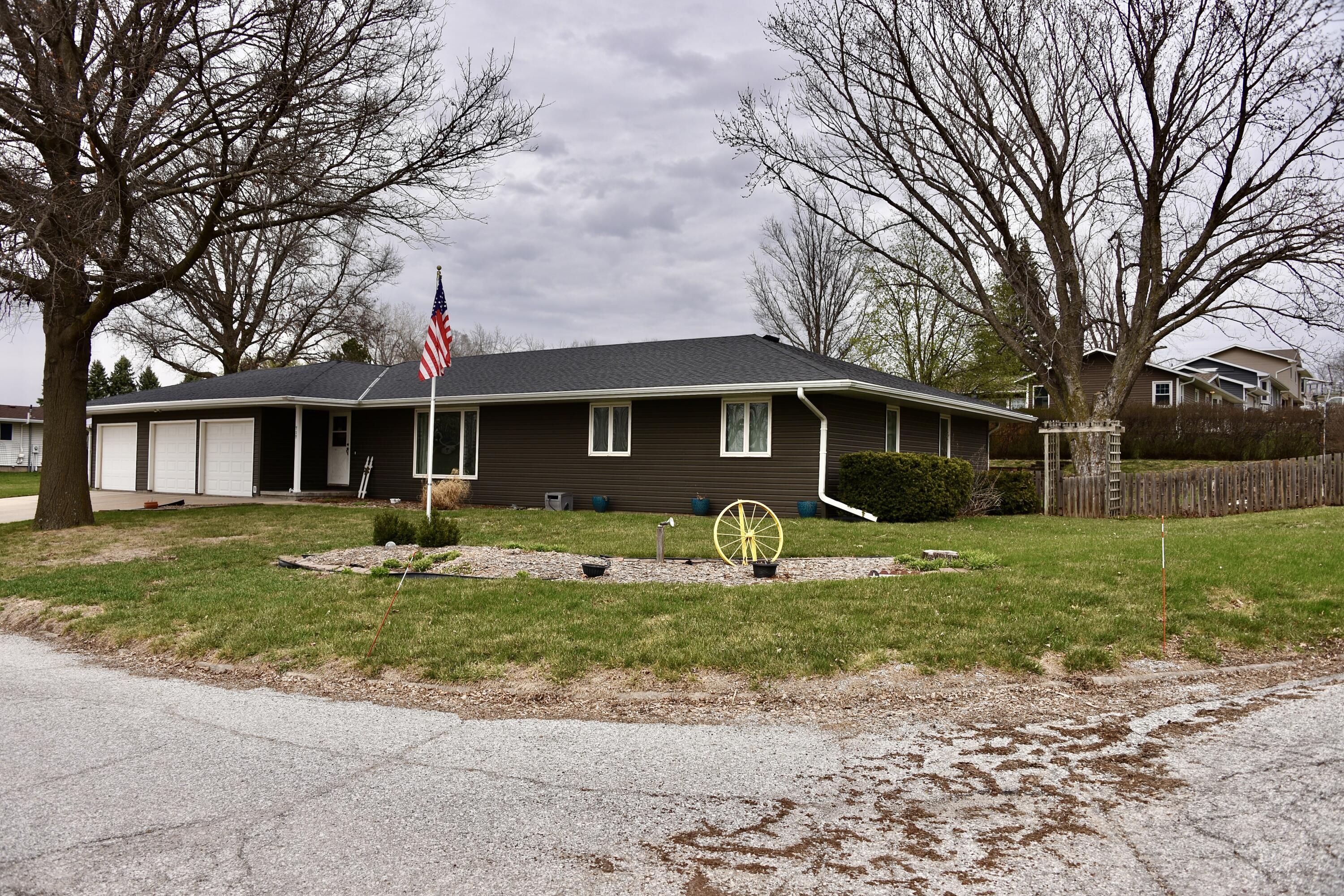717 SCHUEMAN Court
