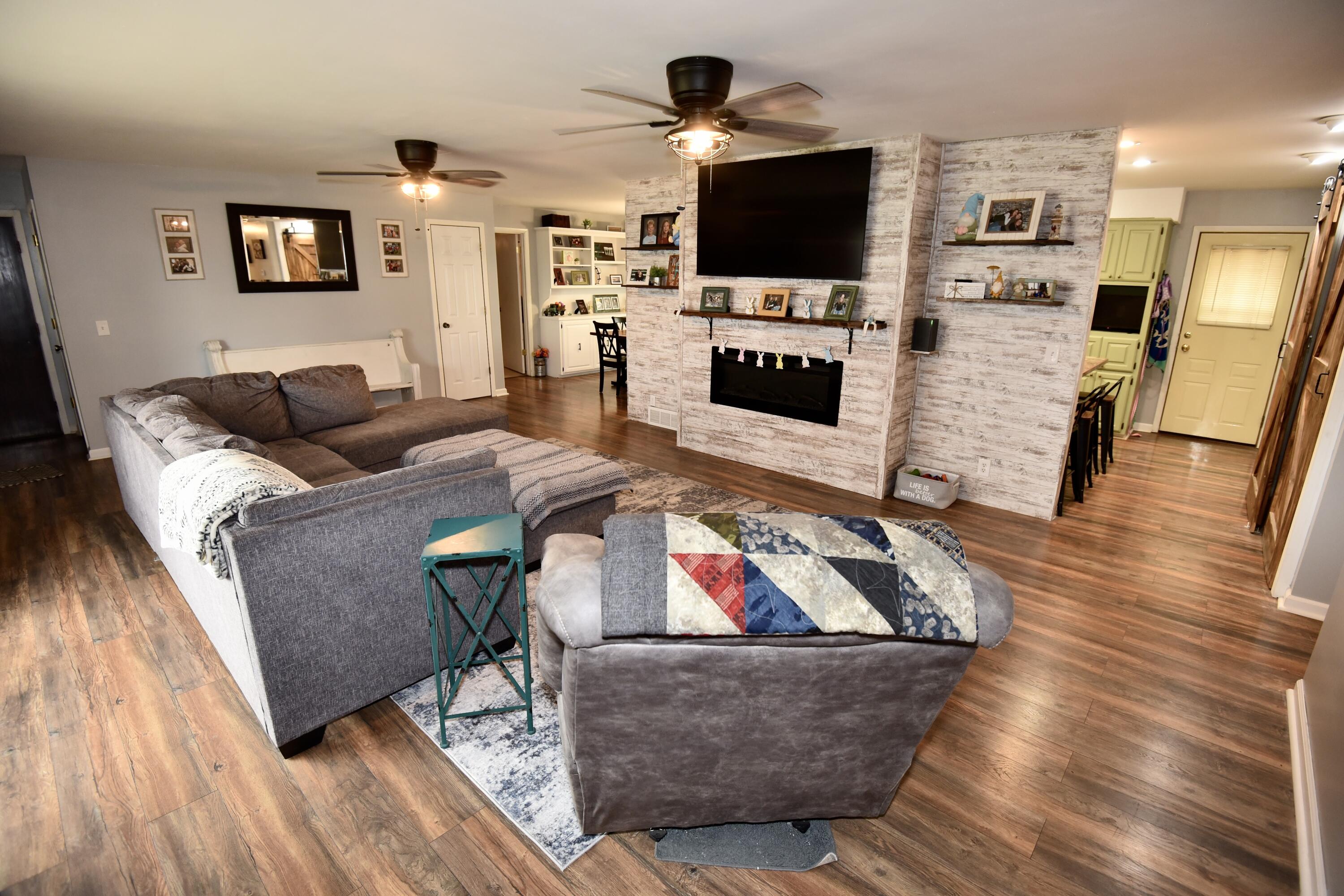717 SCHUEMAN Court