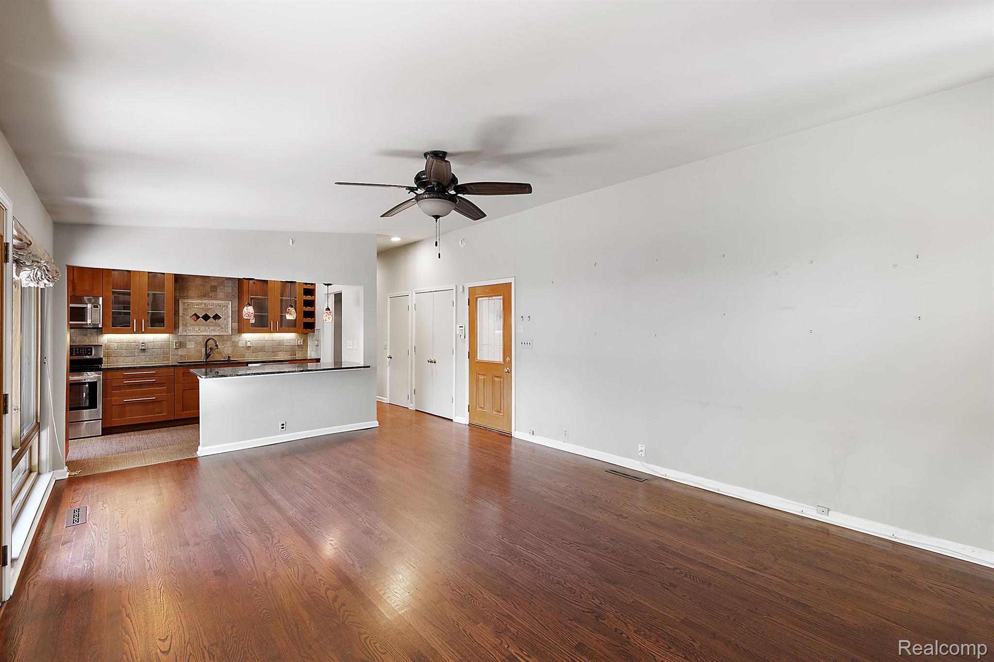 1411 W FARNUM Avenue
