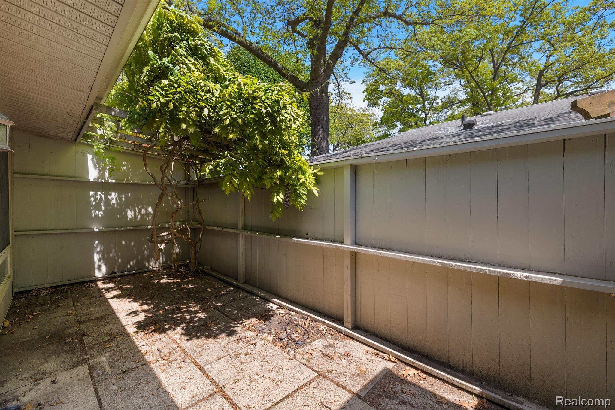 1411 W FARNUM Avenue