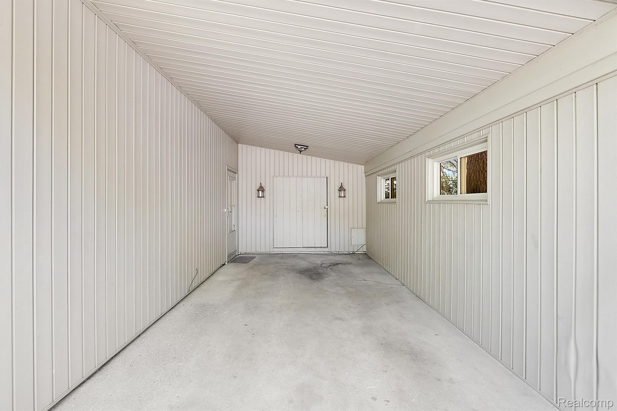 1411 W FARNUM Avenue