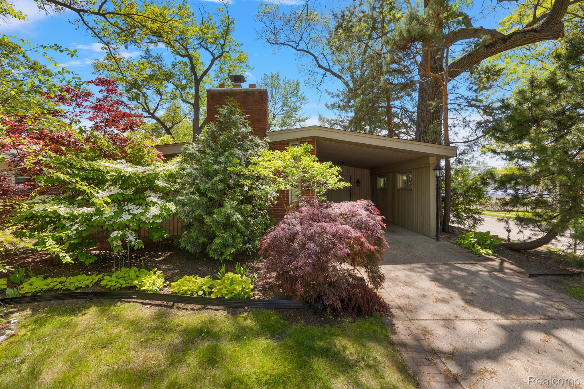 1411 W FARNUM Avenue