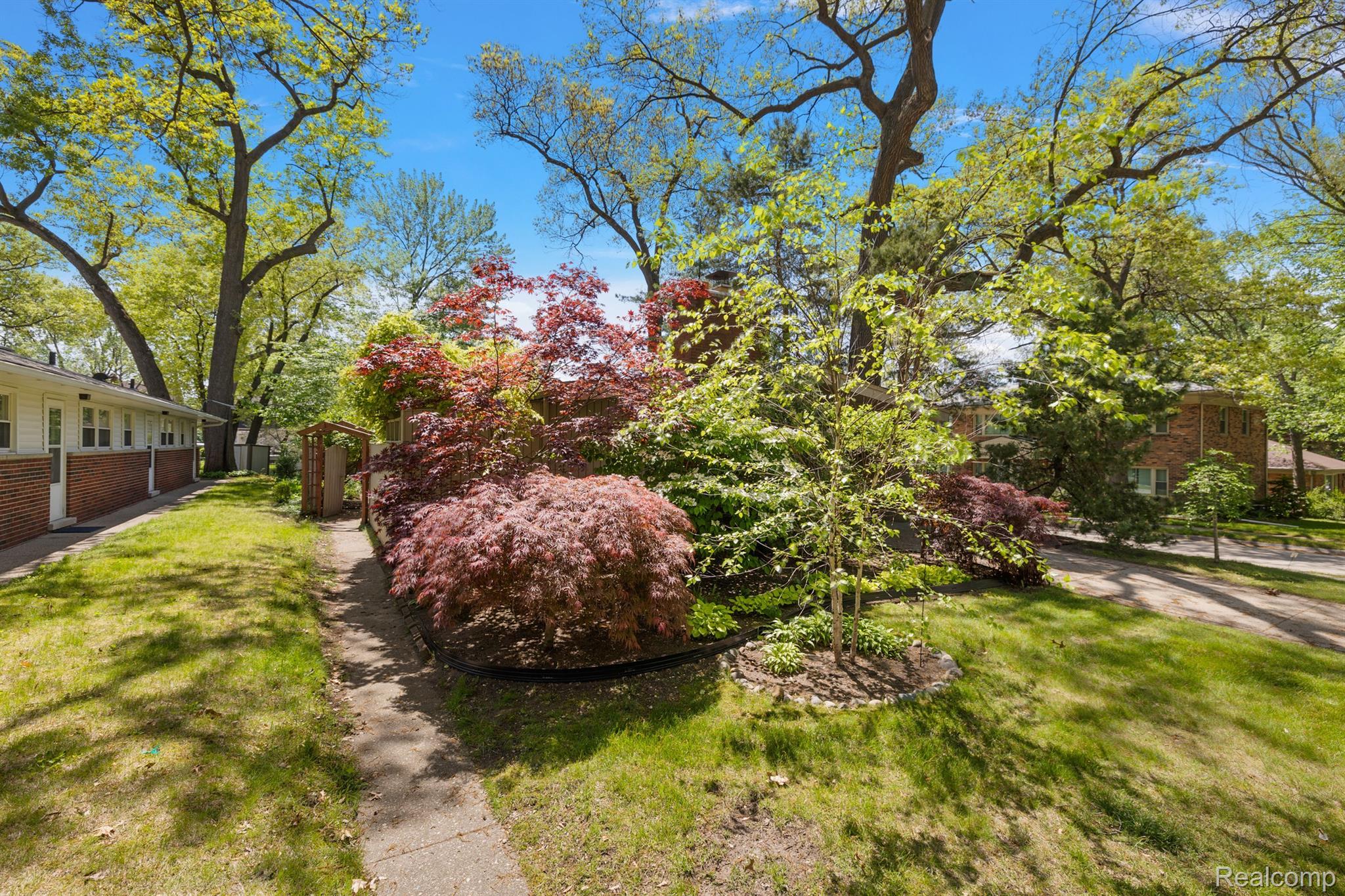 1411 W FARNUM Avenue