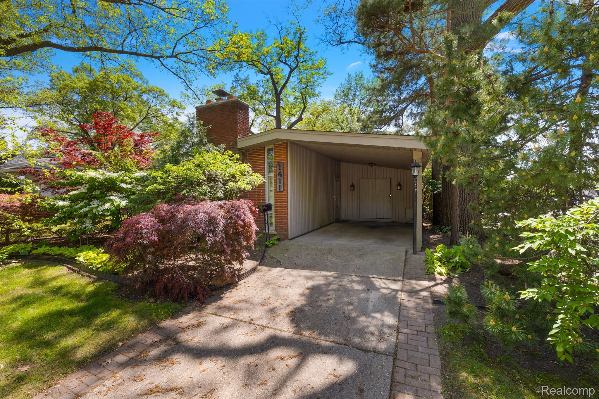 1411 W FARNUM Avenue