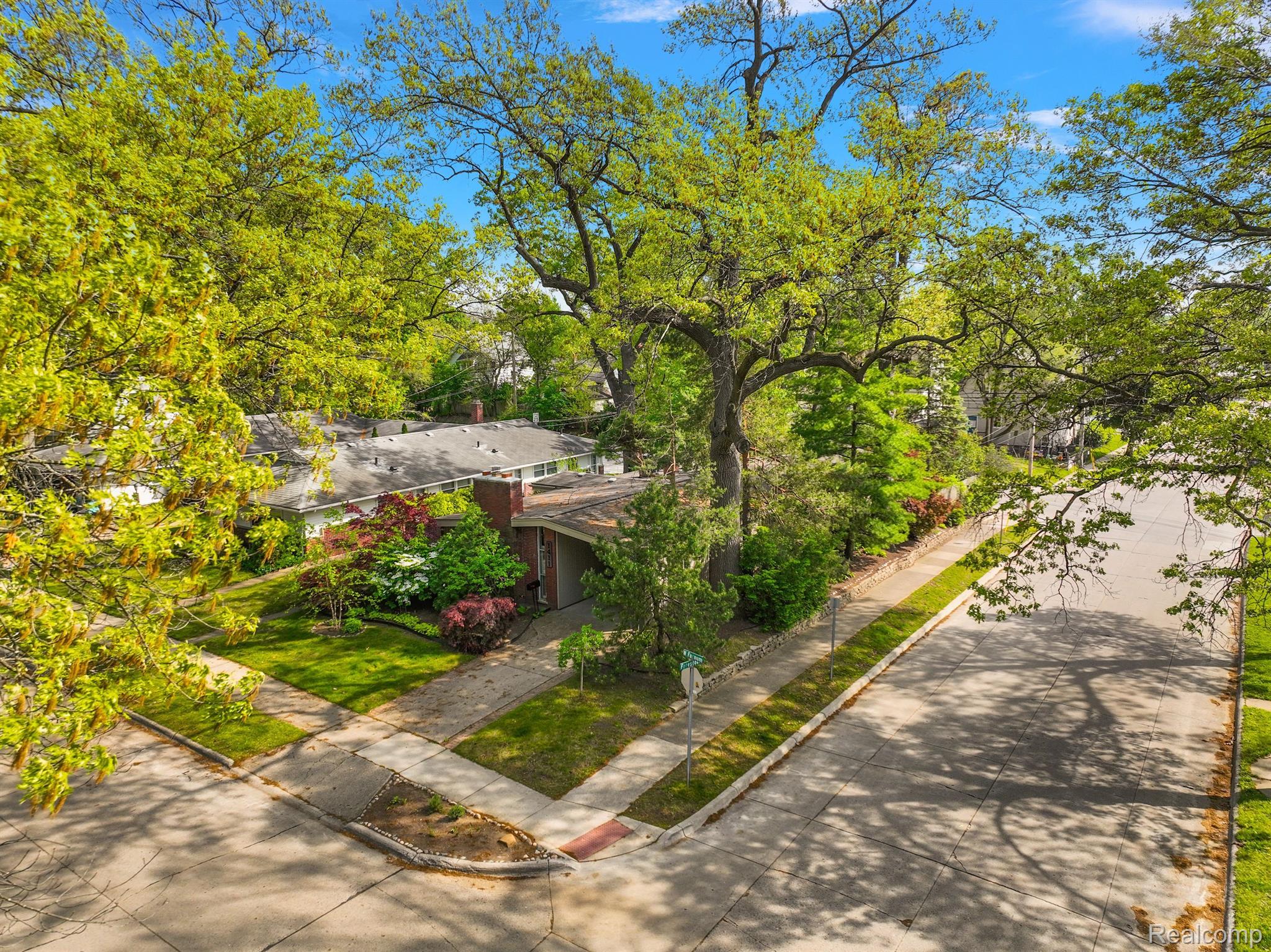 1411 W FARNUM Avenue