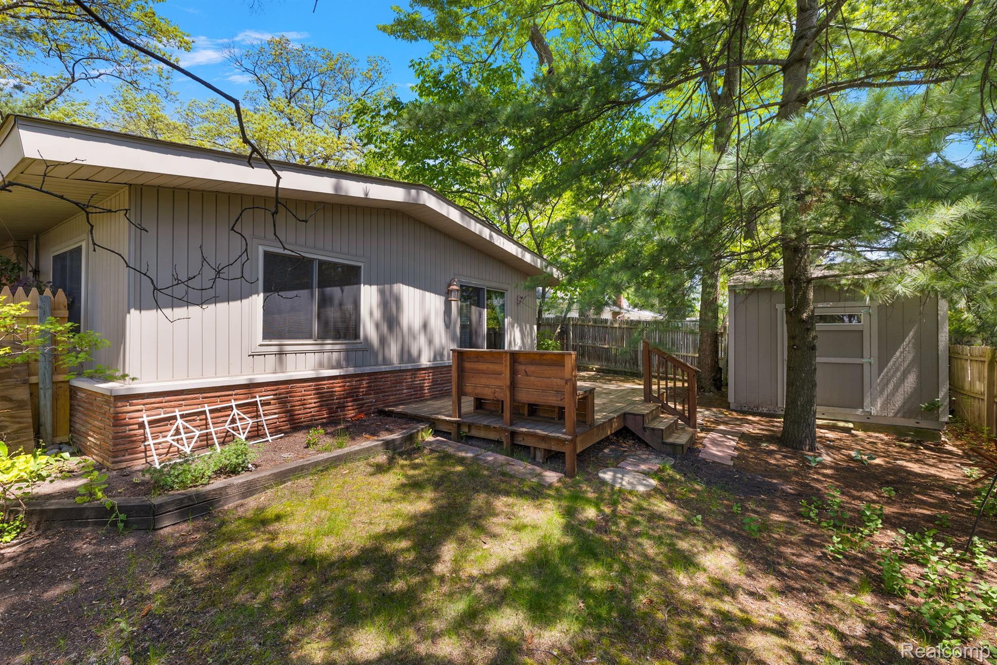 1411 W FARNUM Avenue