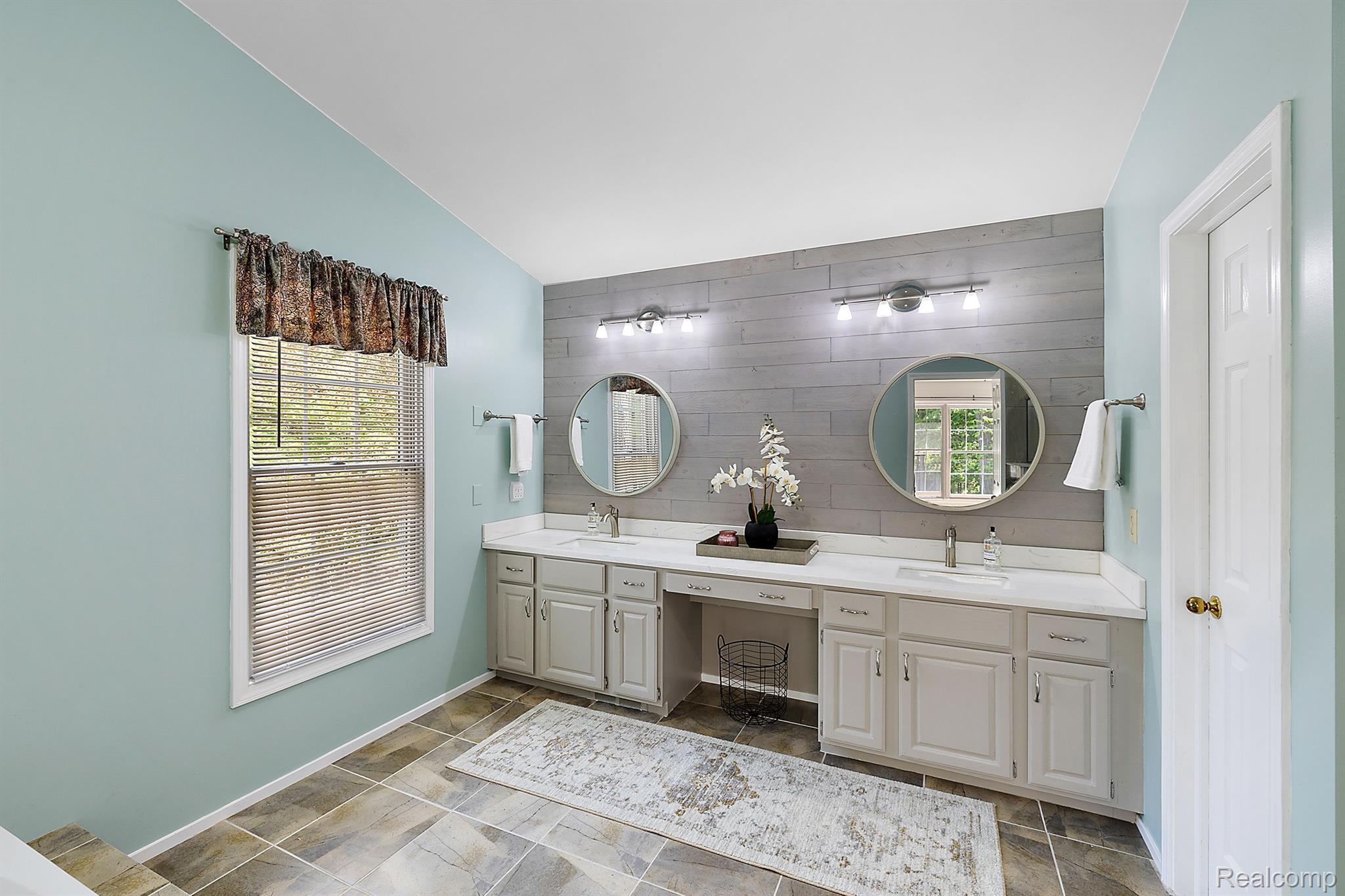 1432 SANDY RIDGE Drive
