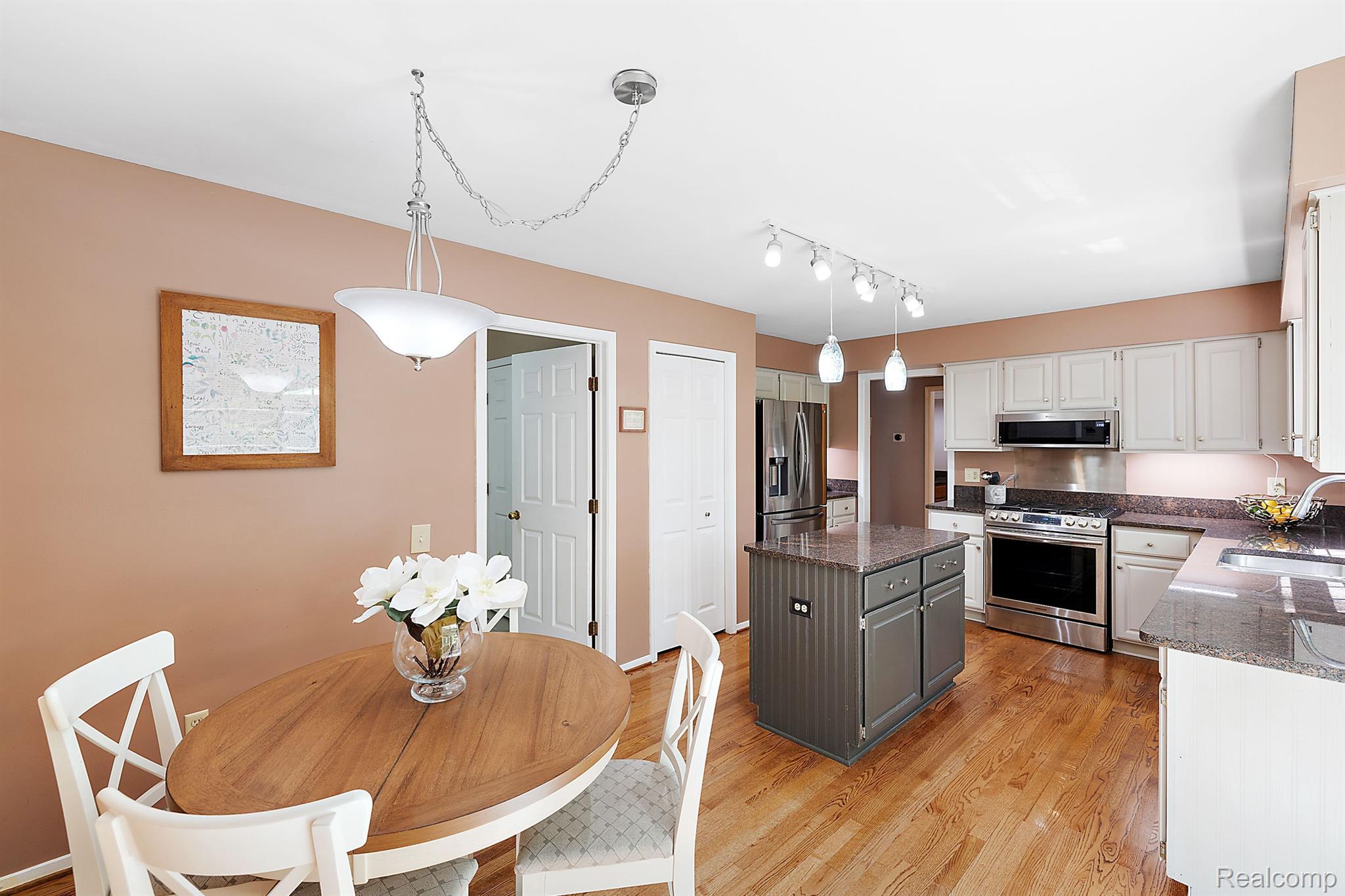 1432 SANDY RIDGE Drive