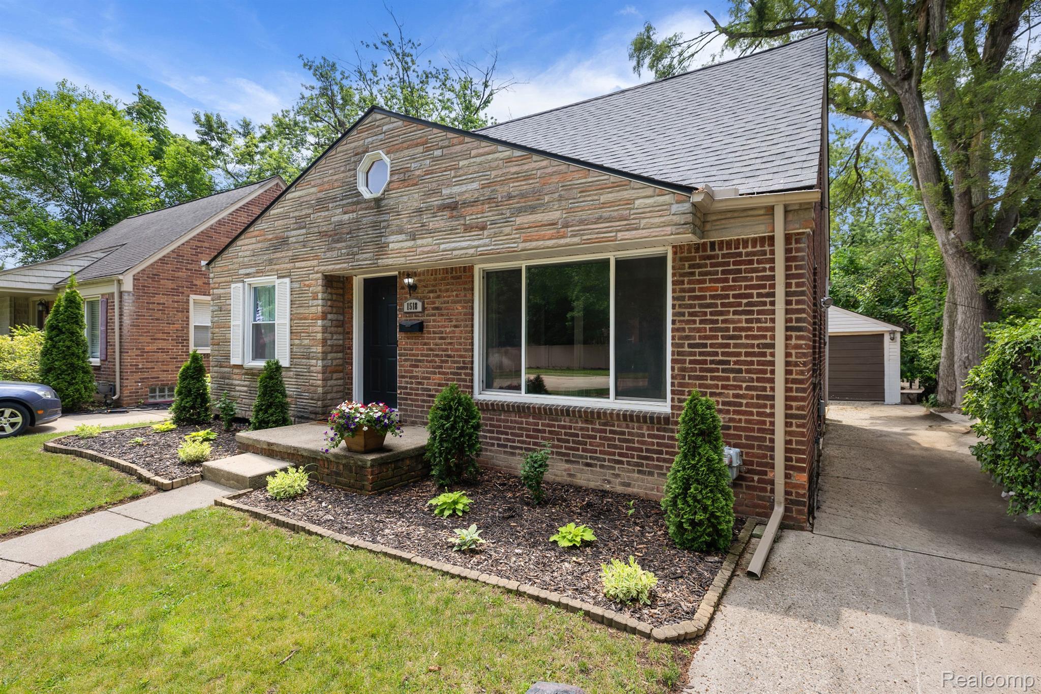 1518 RED RUN Drive
