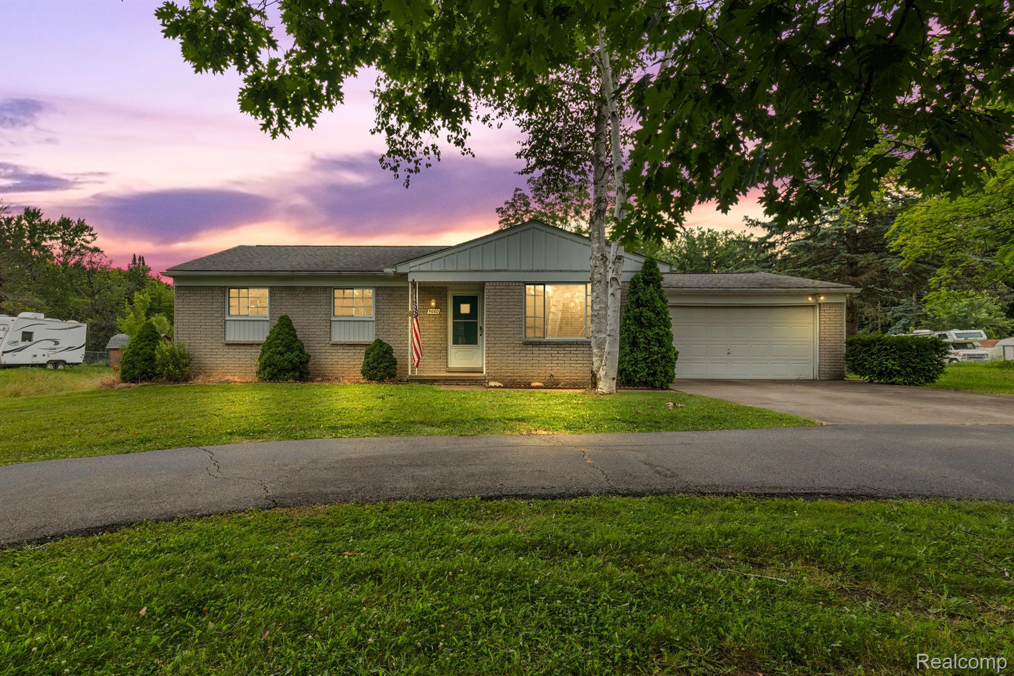 5660 WRIGHT Drive