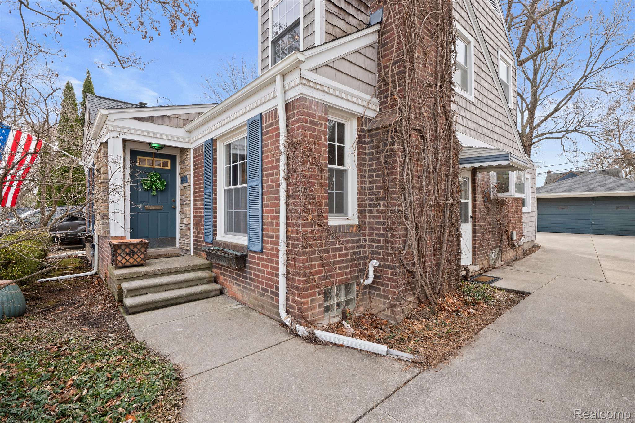 917 CEDARHILL Drive
