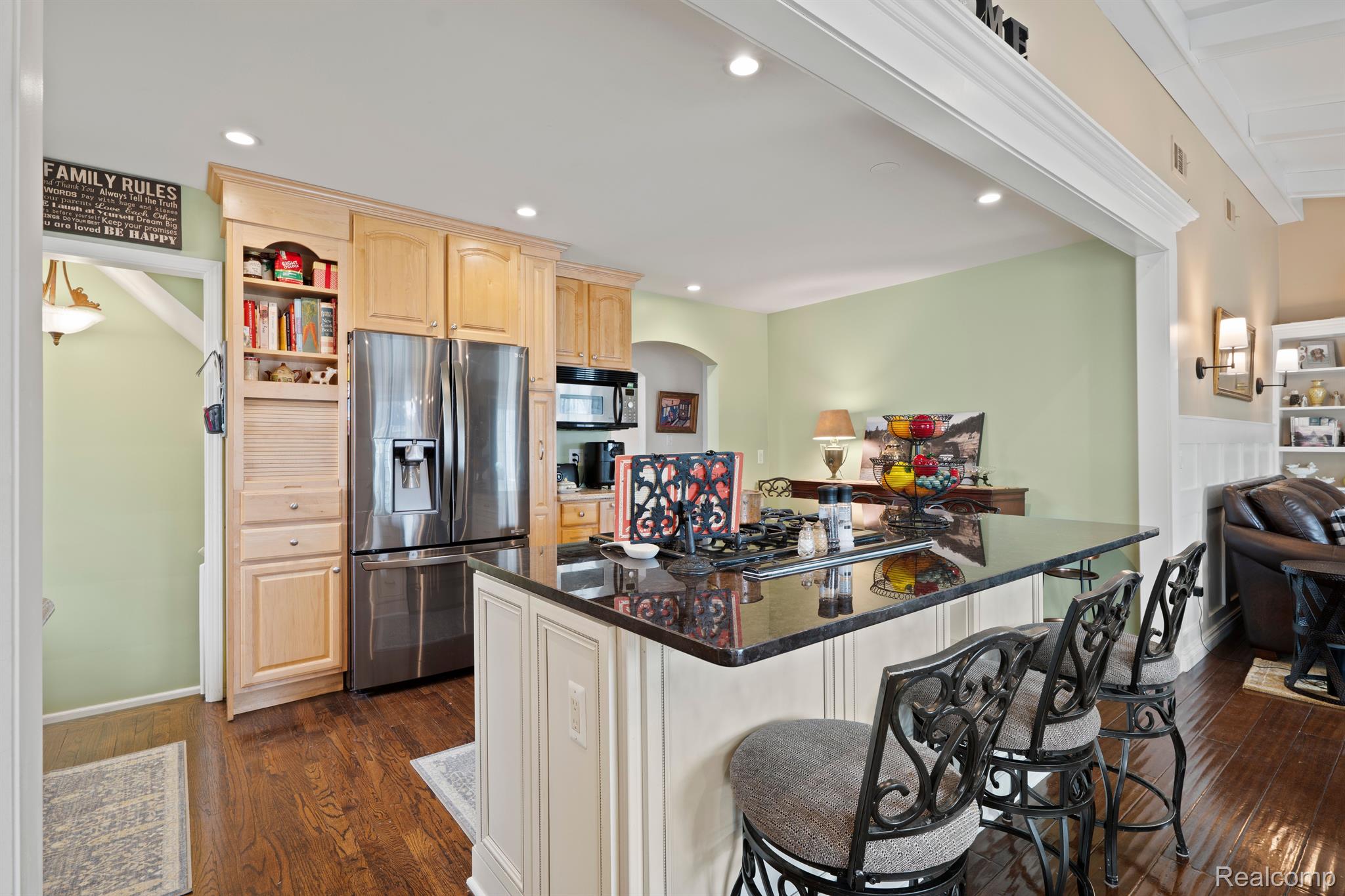 917 CEDARHILL Drive