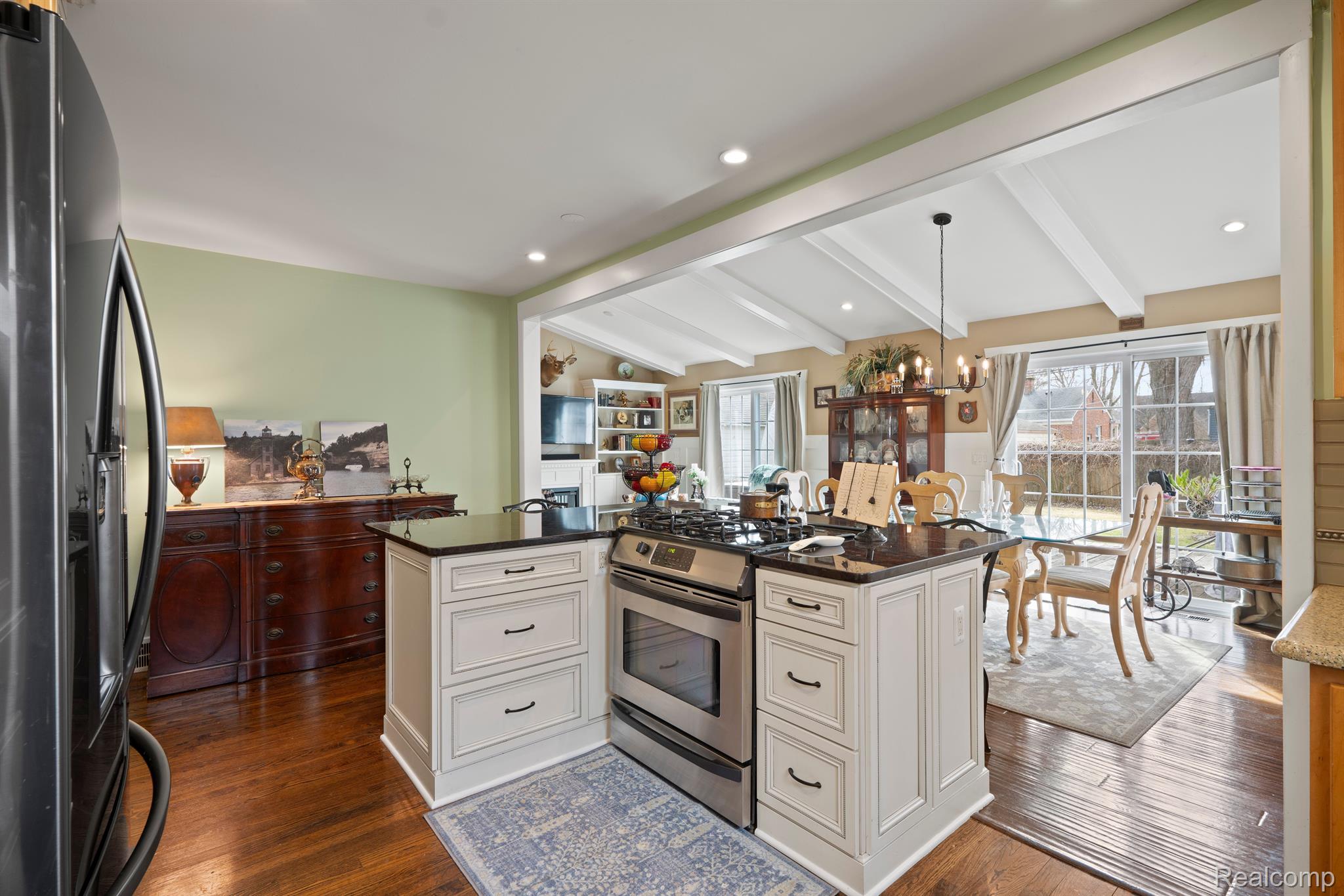 917 CEDARHILL Drive