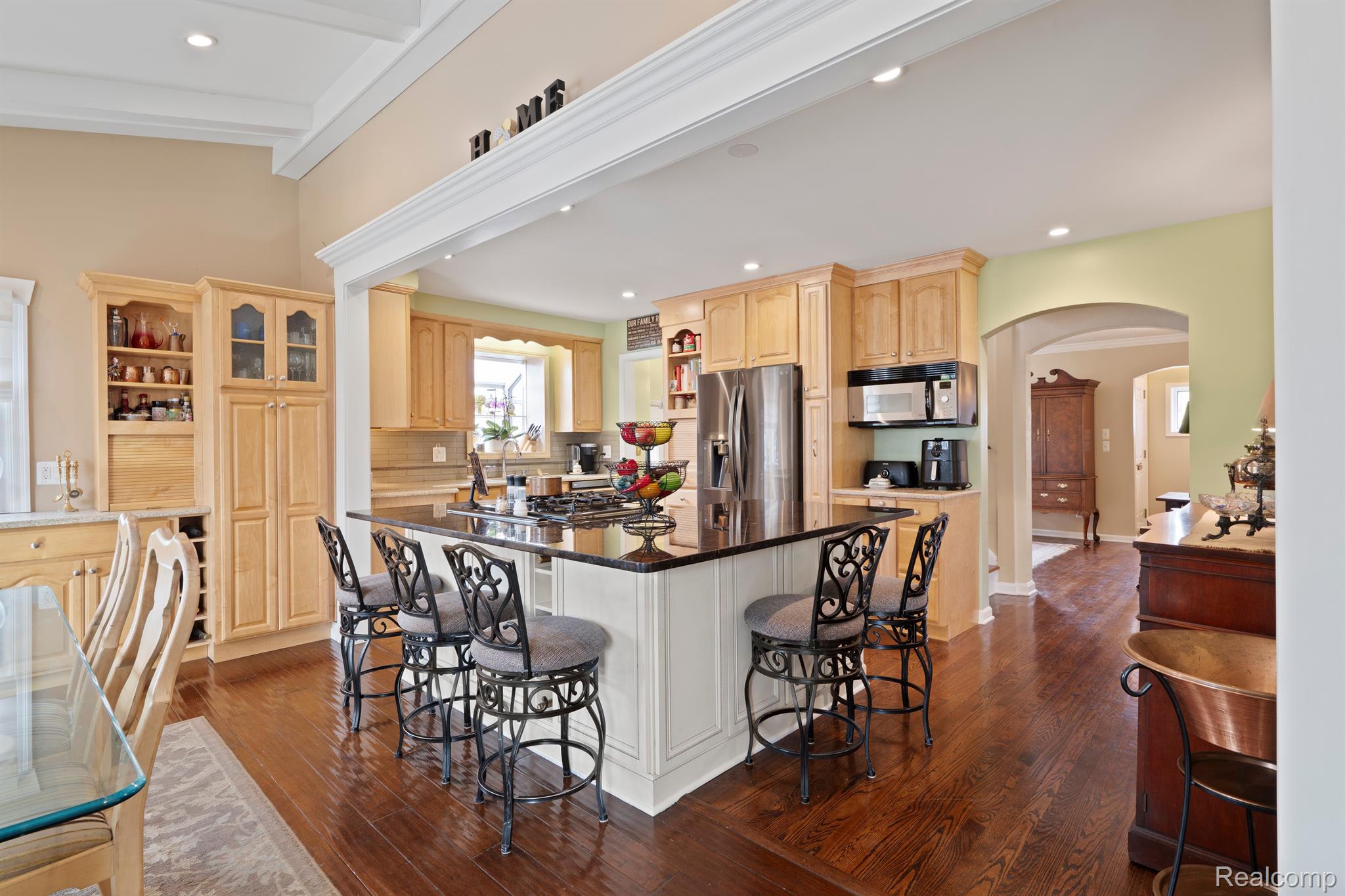 917 CEDARHILL Drive