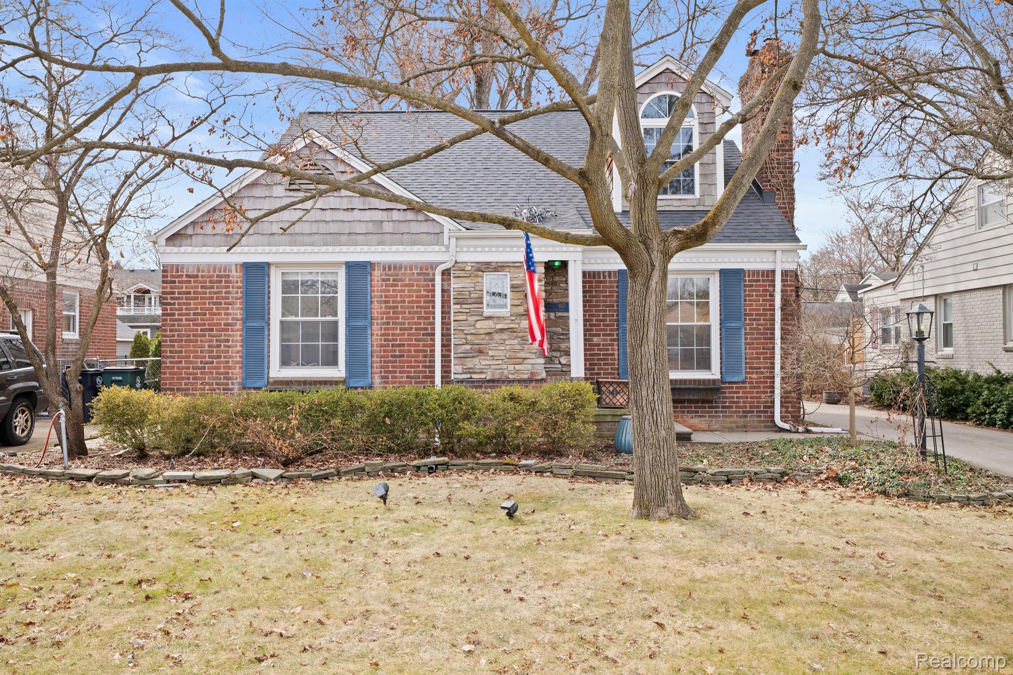 917 CEDARHILL Drive