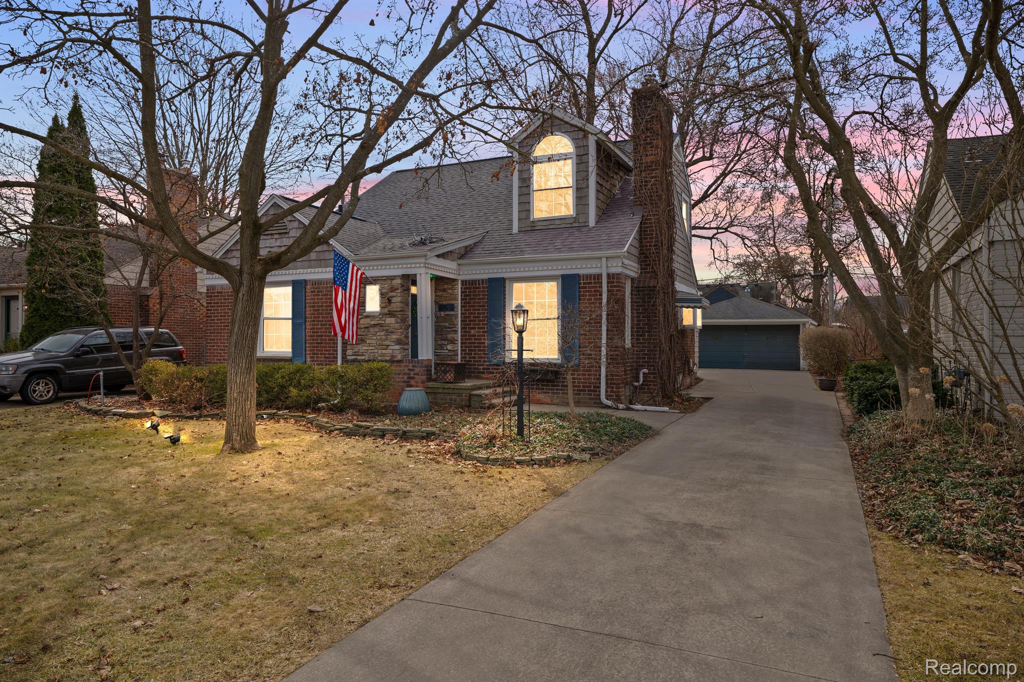 917 CEDARHILL Drive