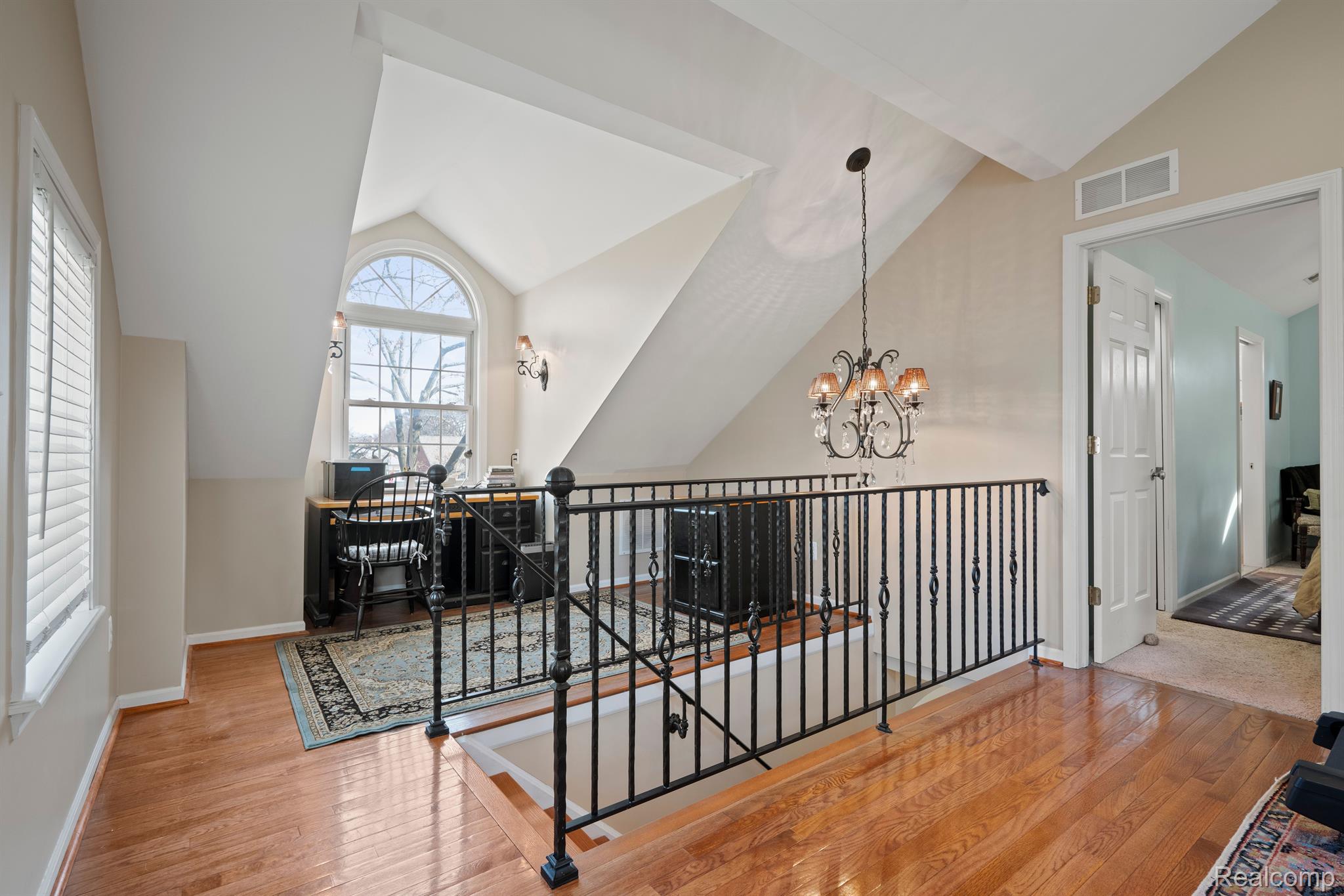 917 CEDARHILL Drive