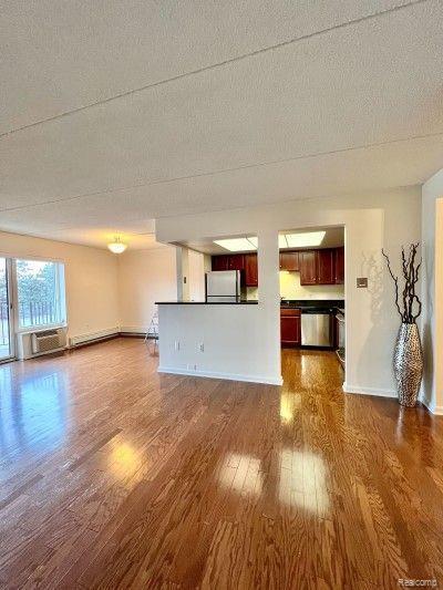 35300 WOODWARD Avenue 206