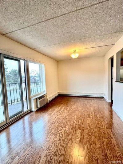35300 WOODWARD Avenue 206