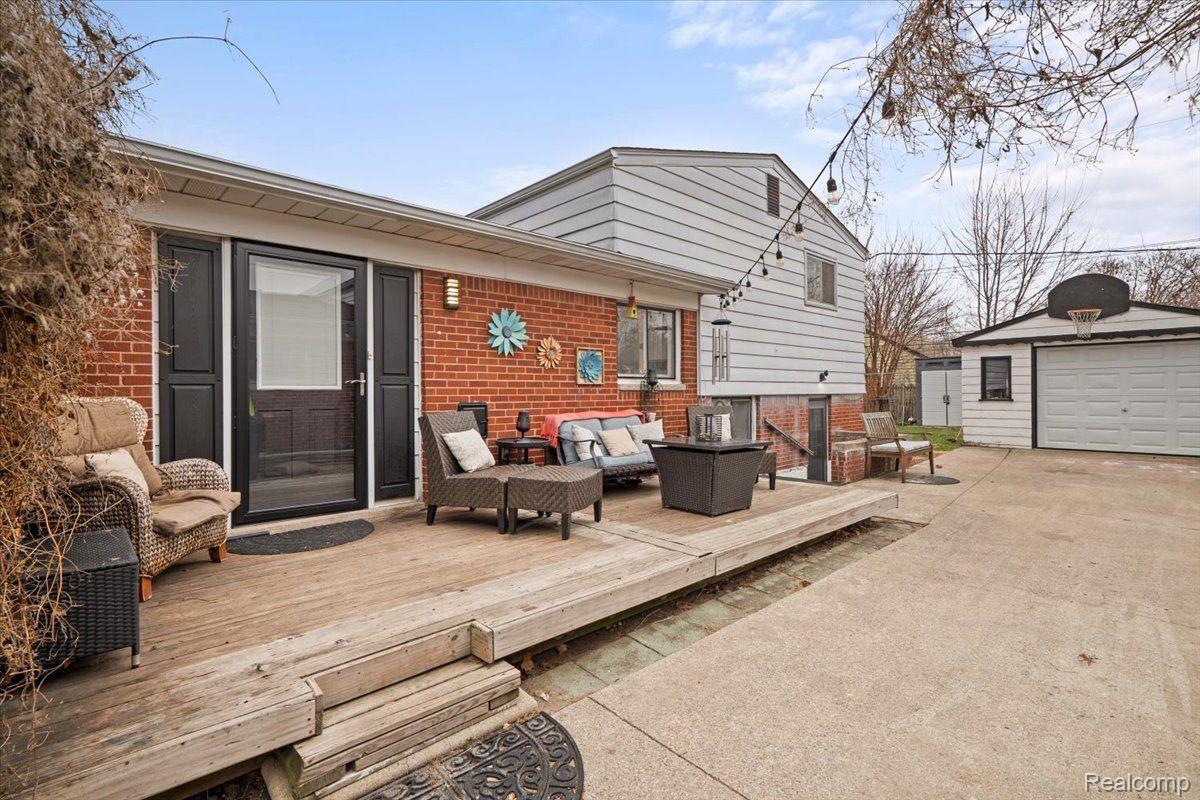 28360 COUZENS Avenue