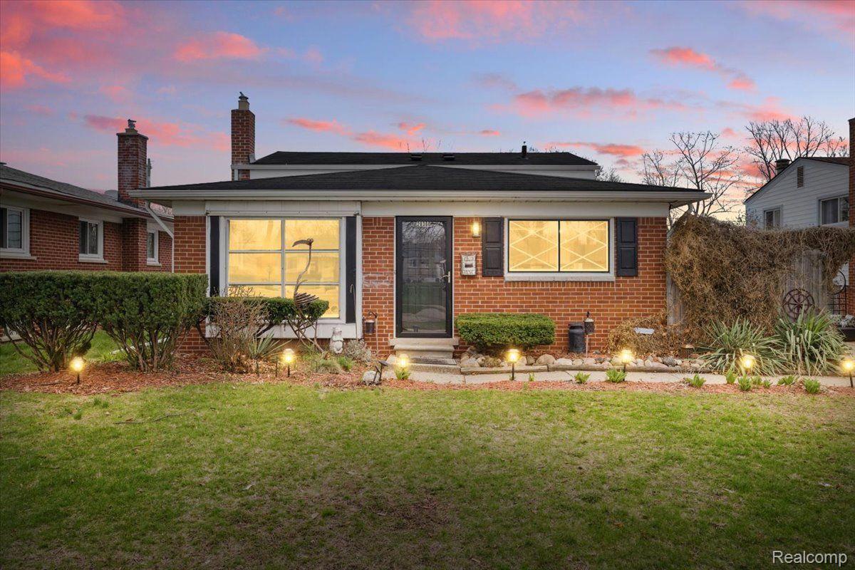 28360 COUZENS Avenue