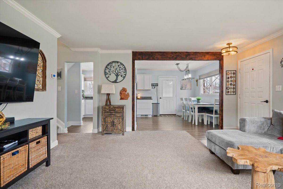 28360 COUZENS Avenue