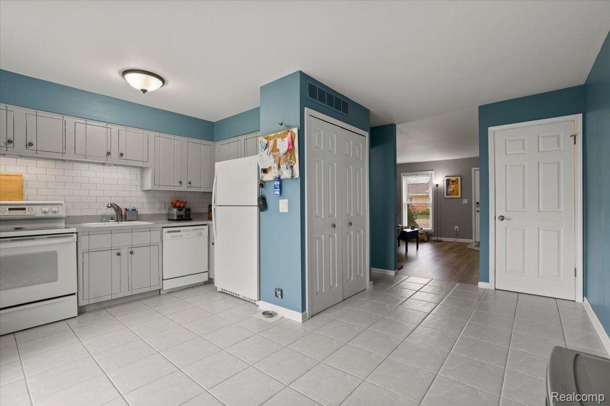 29135 E BRITTANY