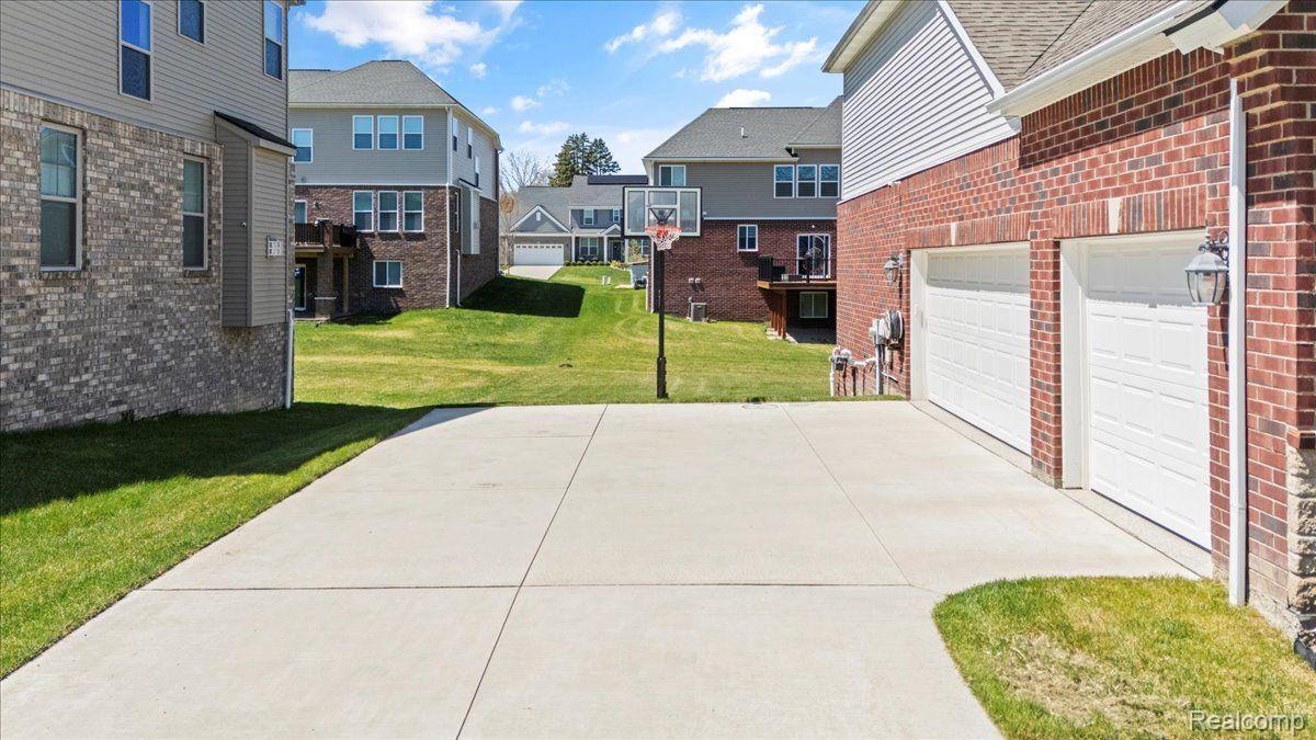 822 BALSAM Circle