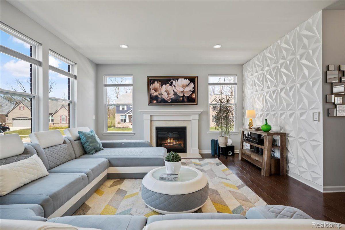 822 BALSAM Circle