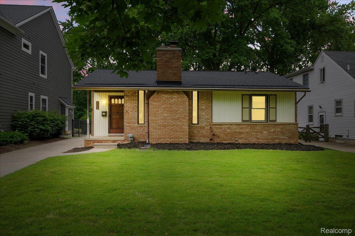 902 Royal Avenue