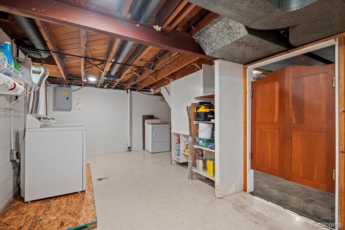 902 Royal Avenue
