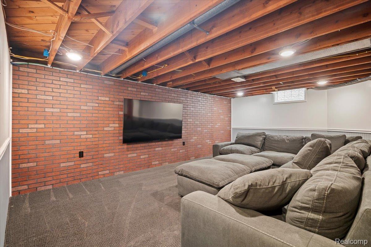 902 Royal Avenue