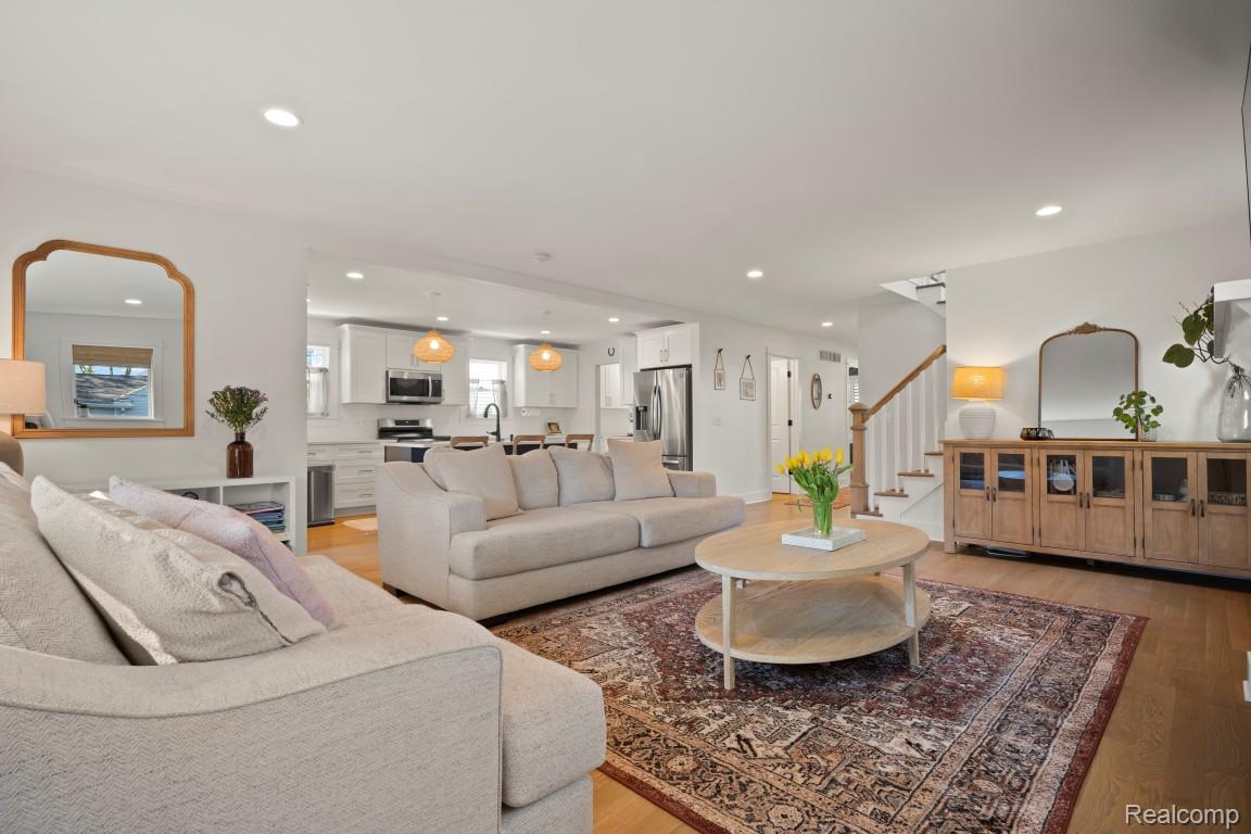 423 N Altadena Avenue
