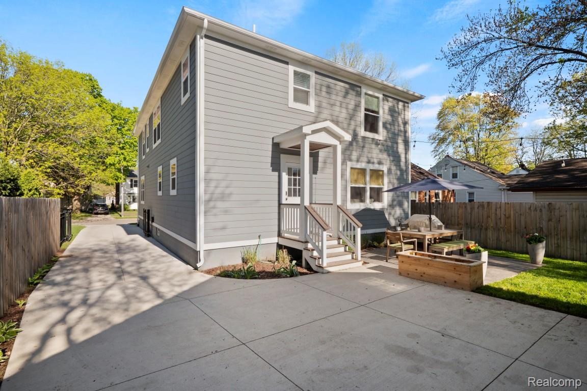 423 N Altadena Avenue