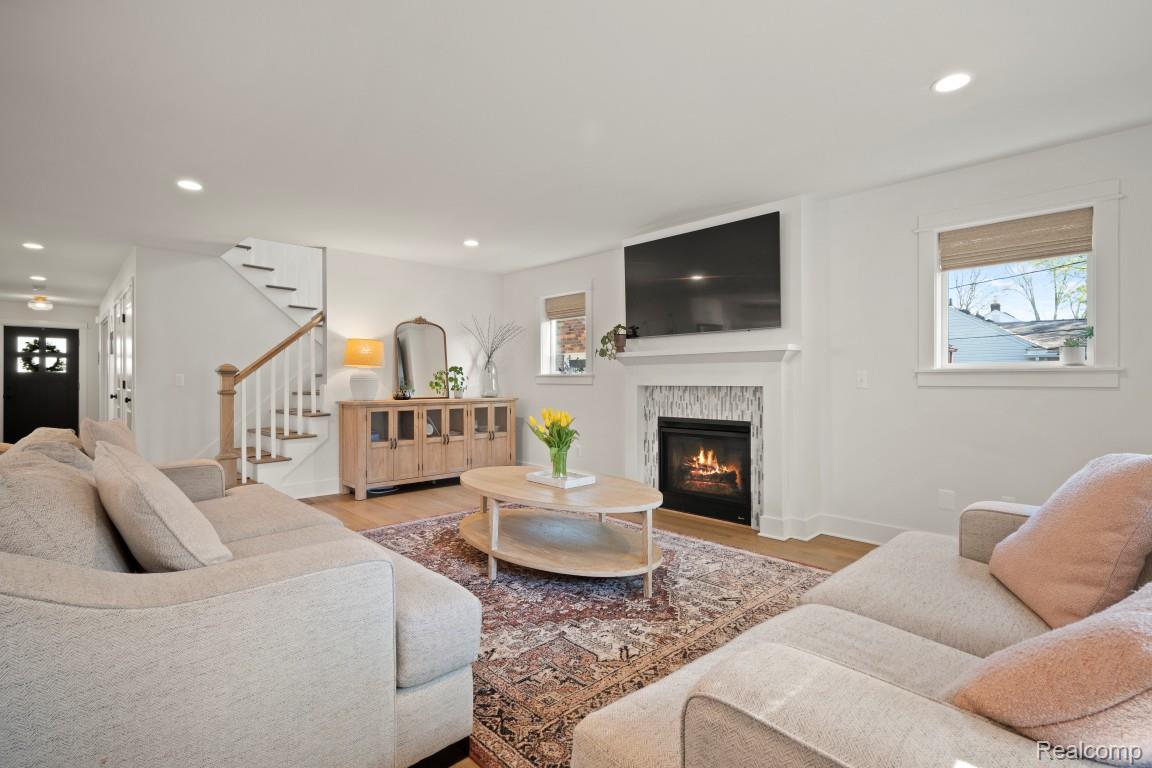 423 N Altadena Avenue