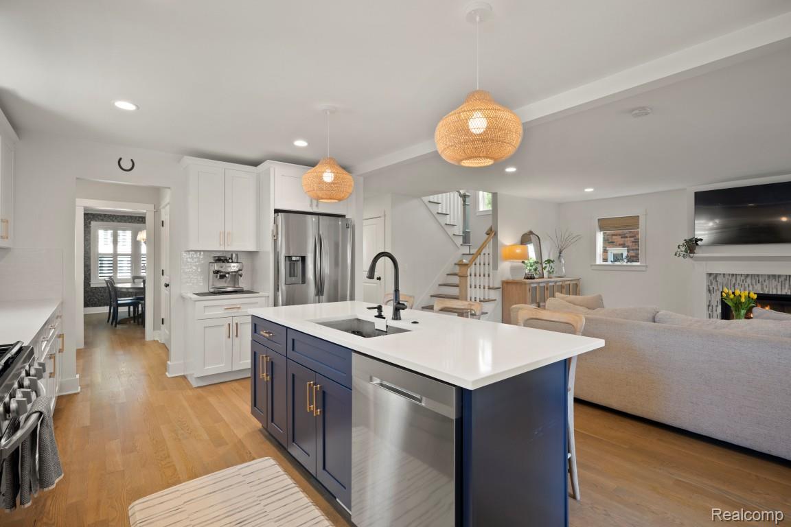 423 N Altadena Avenue