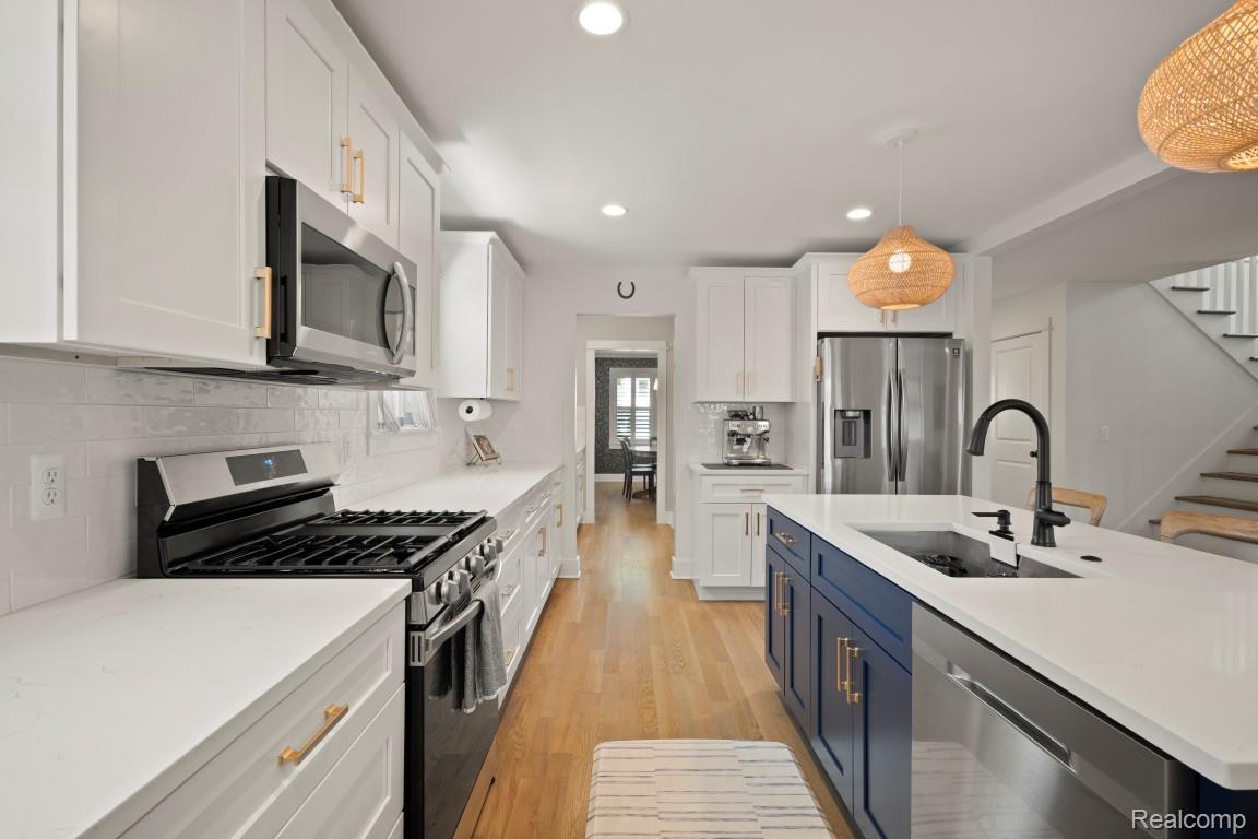 423 N Altadena Avenue