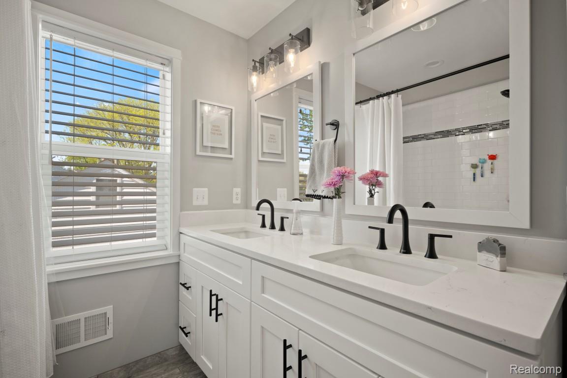 423 N Altadena Avenue