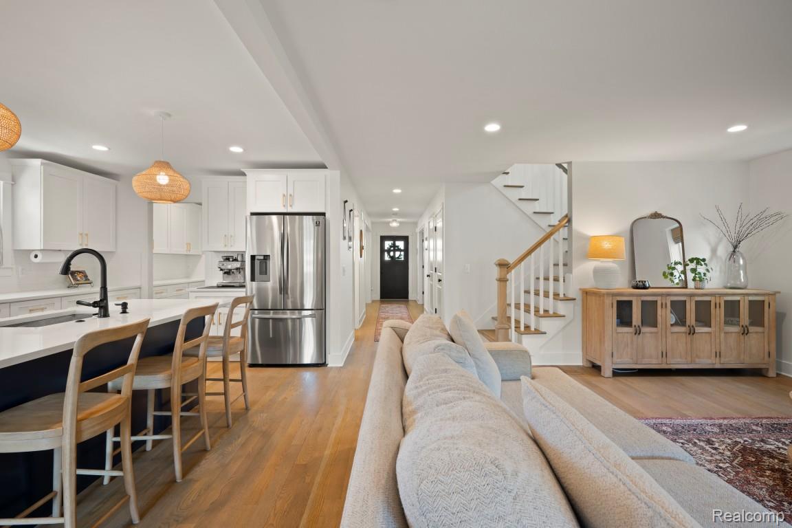 423 N Altadena Avenue